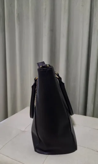 Borsa Trussardi Jeans nera con dettagli oro