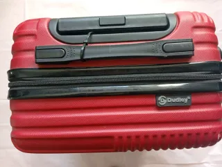 Maleta de cabina roja y negra