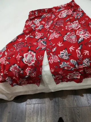 Pantalones rojos estampados