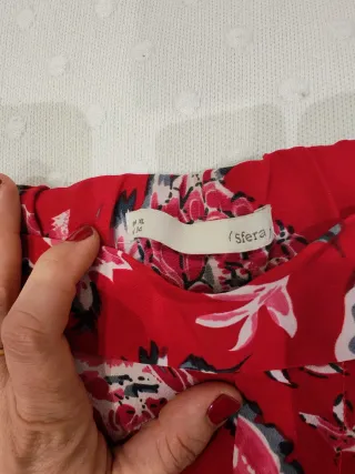 Pantalones rojos estampados