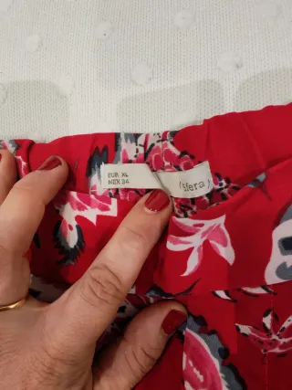 Pantalones rojos estampados