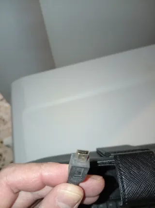 Funda negra con teclado y soporte para tablet