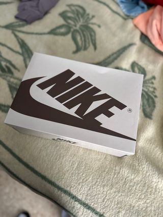 Jordan 1 Retro Low Travis Scott Velvet Marrón