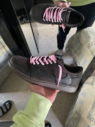 Jordan 1 Retro Low Travis Scott Velvet Marrón