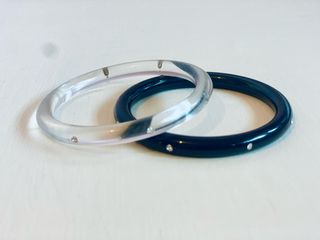 Braccialetti trasparenti e neri con dettagli