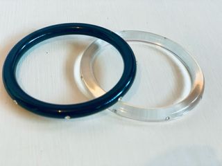 Braccialetti trasparenti e neri con dettagli