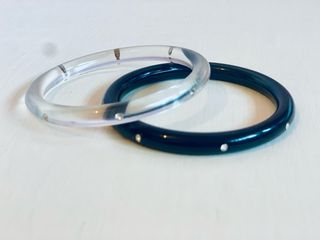 Braccialetti trasparenti e neri con dettagli