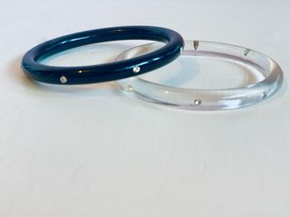 Braccialetti trasparenti e neri con dettagli