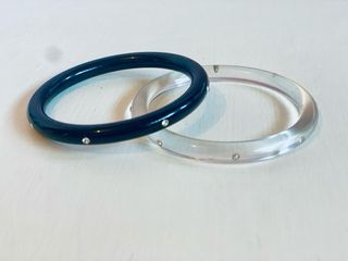 Braccialetti trasparenti e neri con dettagli