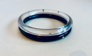 Braccialetti trasparenti e neri con dettagli