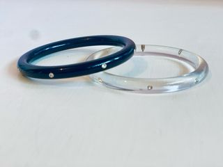 Braccialetti trasparenti e neri con dettagli