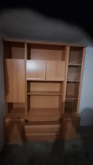 En Torrevieja se vende mueble vitrina  Según foto.