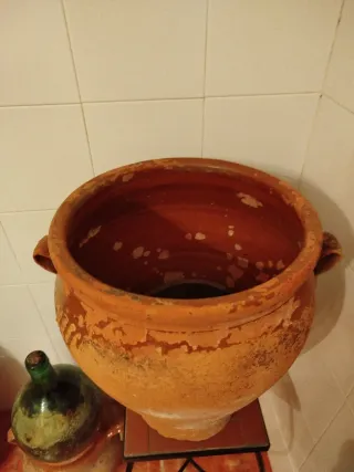 Tinaja de barro antigua