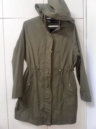 Chaqueta Zara Verde Oliva con Capucha