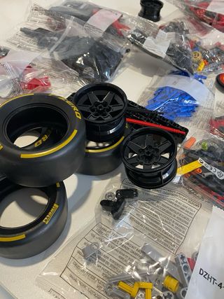 Set blocchi Technic Ferrari SF-24 1361 pezzi