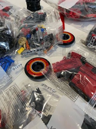 Set blocchi Technic Ferrari SF-24 1361 pezzi