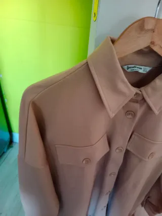 Camisa Stradivarius Cámel Talla L