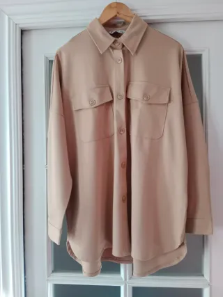 Camisa Stradivarius Cámel Talla L