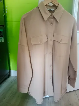 Camisa Stradivarius Cámel Talla L