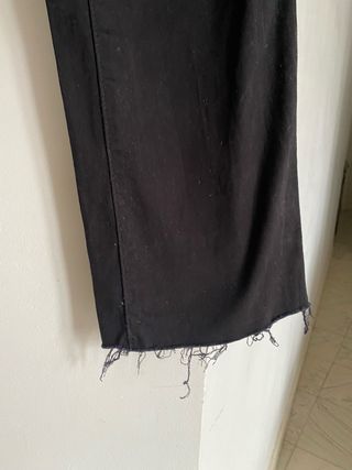 Pantalón vaquero negro flare Secret Talla M