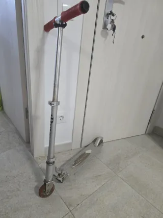 Patinete infantil plateado