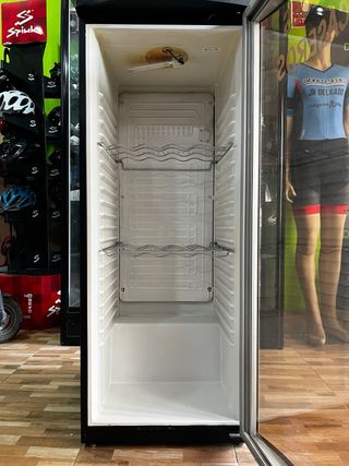 Nevera expositora tartas y dulces