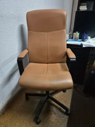 Silla de oficina ergonómica polipiel