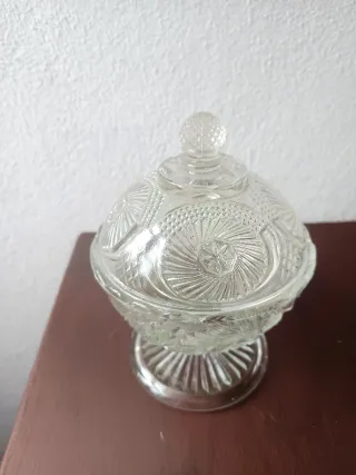 Bombonera de cristal labrado