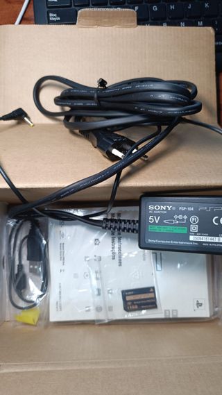 PSP Negra con Caja y 3 Juegos