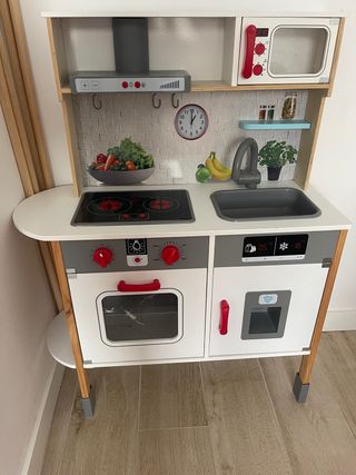 Cocinita de juguete de madera