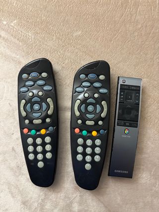 Lotto 3 telecomandi Sky + Samsung Smart TV