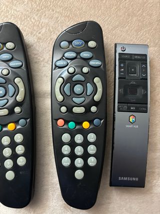 Lotto 3 telecomandi Sky + Samsung Smart TV