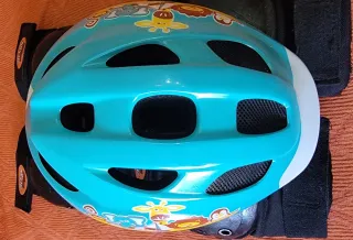 Casco infantil S + protecciones codos/rodillas