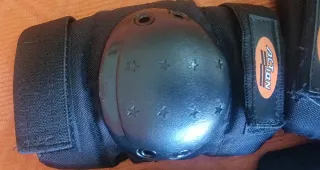 Casco infantil S + protecciones codos/rodillas