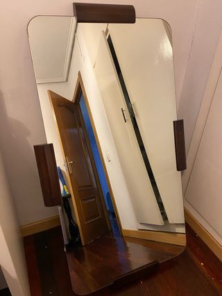 Espejo grande de madera y cristal