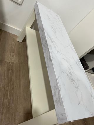 Banco pequeño estilo mármol