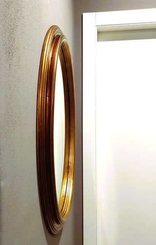 Specchio ovale con cornice oro antico