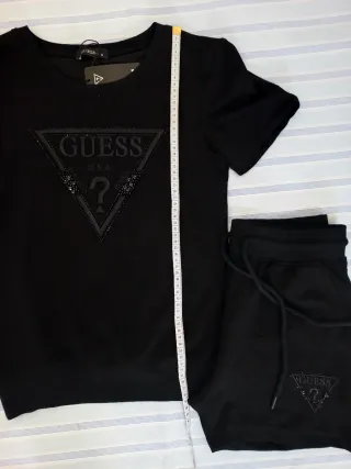 Conjunto Guess Negro Camiseta y Shorts