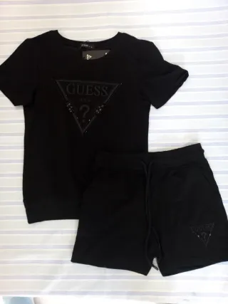 Conjunto Guess Negro Camiseta y Shorts