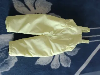 Peto de nieve amarillo