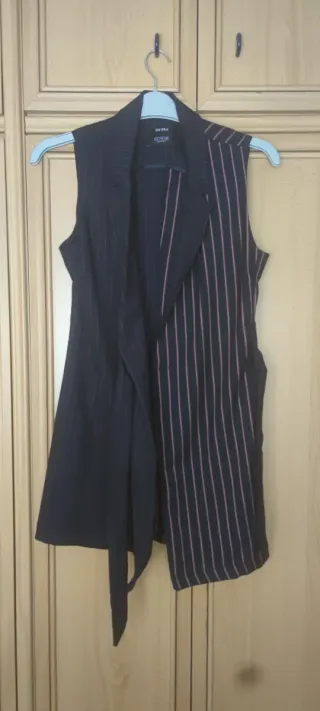 Chaleco Vestido Bershka Rayas azul marino y rojo