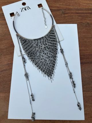 Collar Zara con cristales plateados