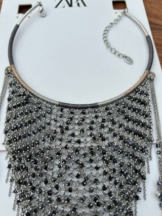 Collar Zara con cristales plateados