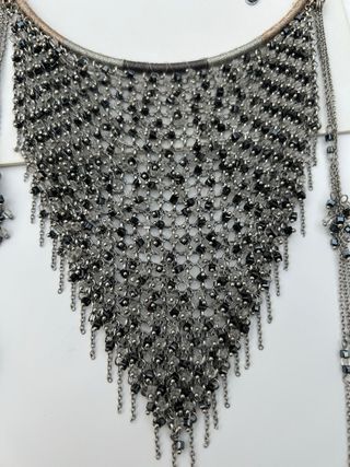 Collar Zara con cristales plateados