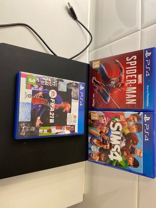 PS4 Slim + 3 Giochi
