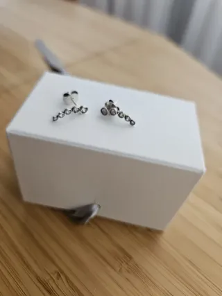 Pendientes alargados con brillantes