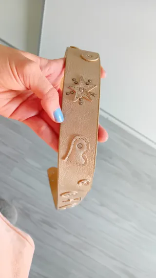 Cinturón beige mujer con adornos