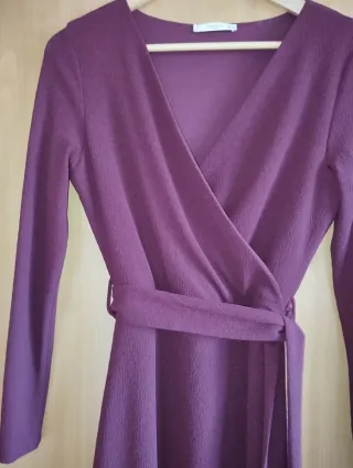 Vestido color granate escote cruzado juvenil