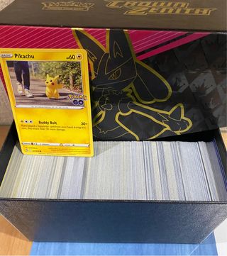 Caja llena de cartas pokémon ORIGINALES repetidas
