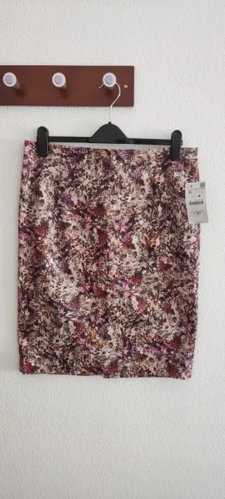 Falda Zara Flores Talla XL
